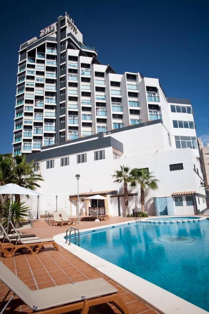Hôtel pour 3 personnes, avec terrasse et piscine - 1