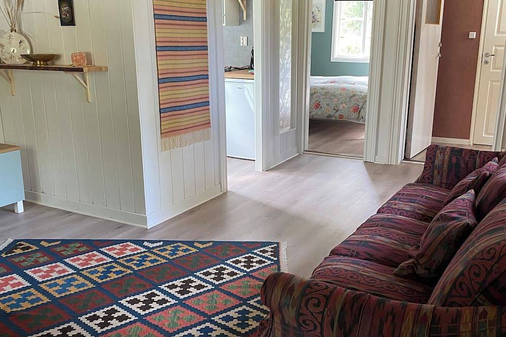 Cozy cabin with fireplace & lake view in Jämtland