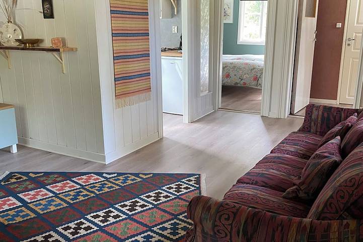 Cozy cabin with fireplace & lake view in Jämtland