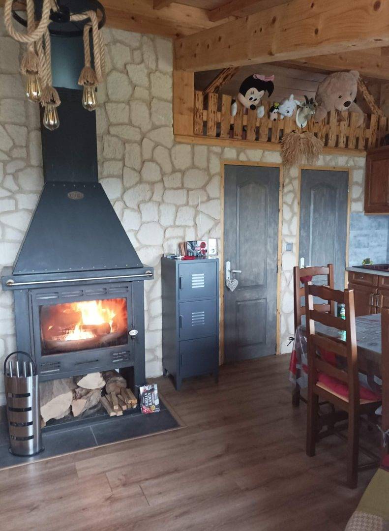 Chalet atypique Ananou seul dans la nature in Mélisey, Parc naturel régional des Ballons des Vosges