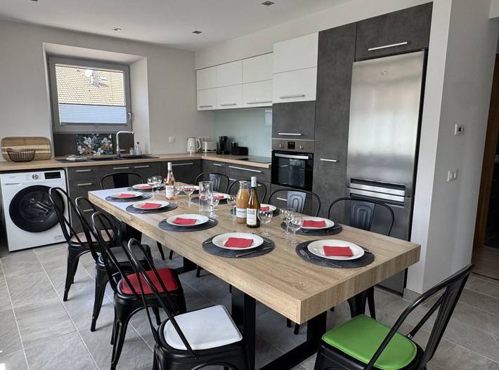 Gîte pour 10 personnes, avec terrasse et jardin