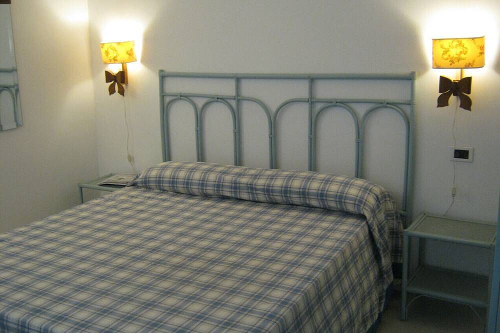 Appartement entier, Penthouse Tout Inclus Avec Terrasse Et Possibilité De Parking Wi Fi in Marina (Sardinia), Cagliari