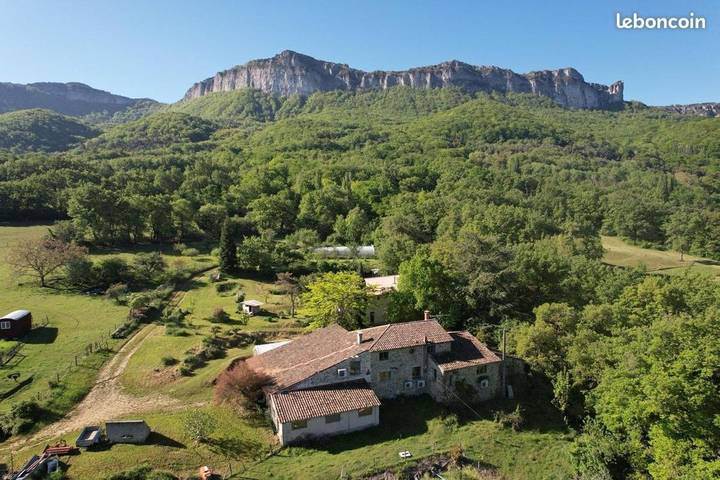 Location de vacances pour 12 personnes, avec Terrasse ainsi que Jardin et Vue à Rochebaudin - 4