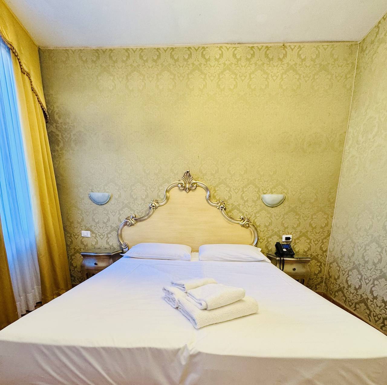Guest House 'Hotel Walter' with Wi-Fi and Air Conditioning in Venice, Venice Province