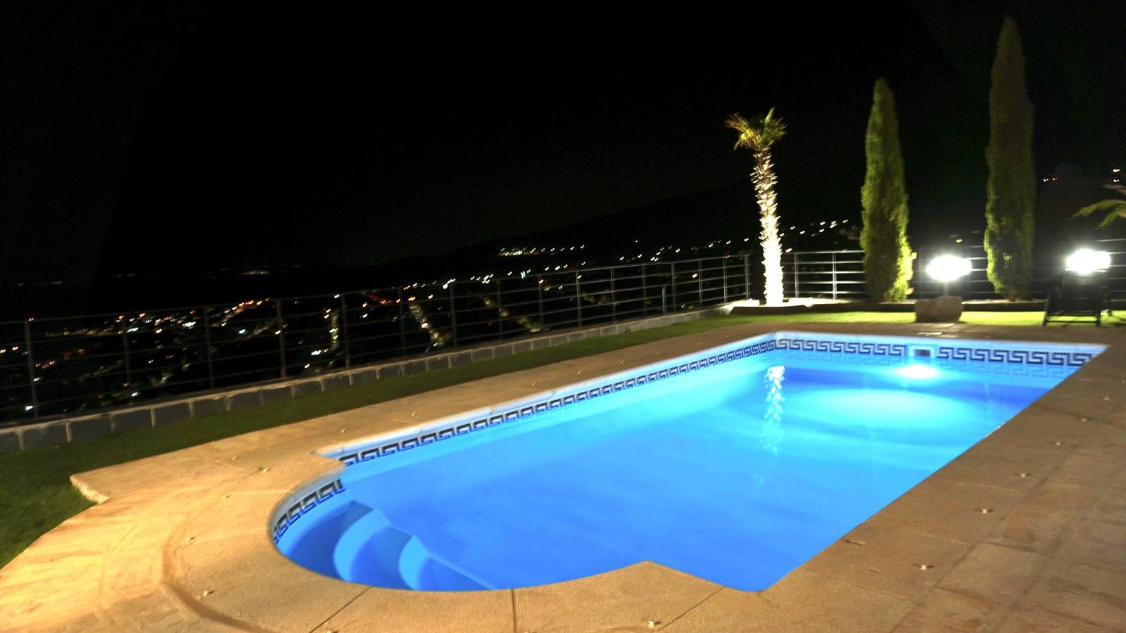 Villa 'Los Ángeles' mit Seeblick, privatem Pool und Wlan in El Espinar, Segovia Provinz