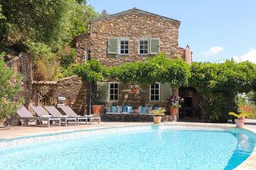 Location de vacances pour 8 personnes, avec terrasse et jardin à La Garde-Freinet