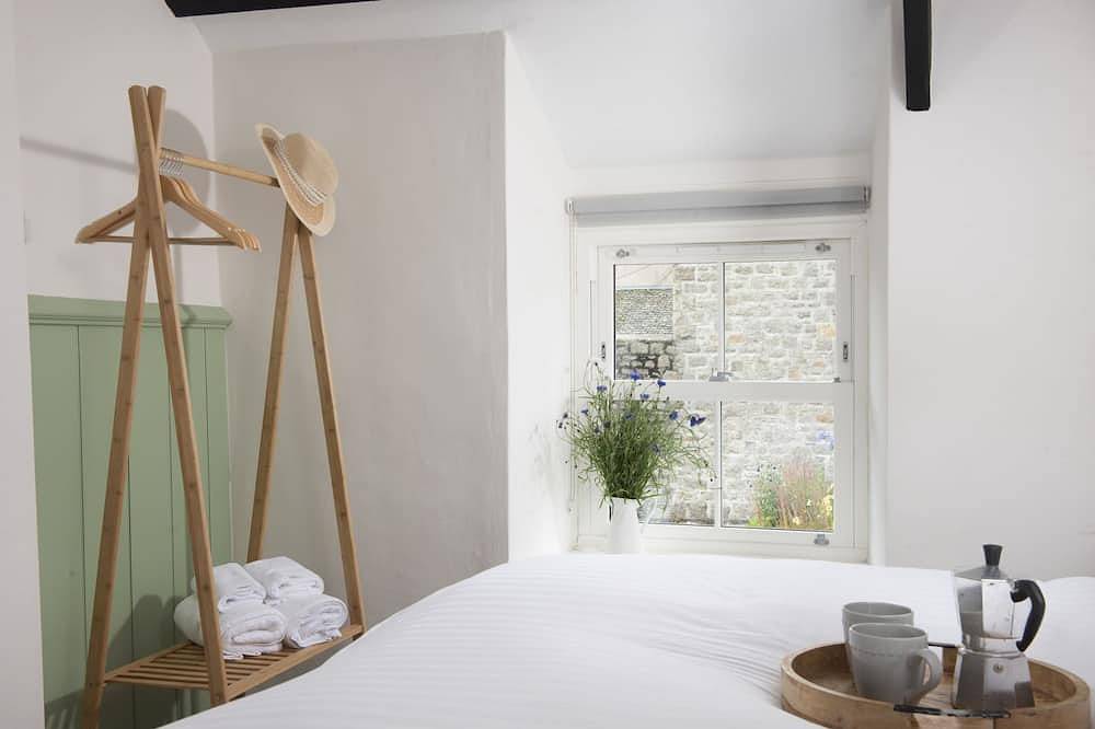 Bridge House - a house that sleeps 6 guests in 3 bedrooms in Newlyn, Cornwall