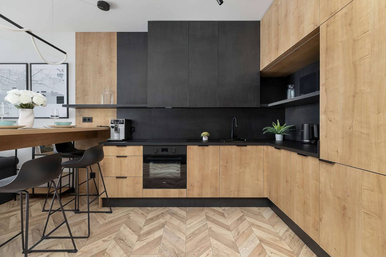 Ganze Wohnung, Modern Apartment with a Balcony | Parking | Workspace in Kattowitz, Schlesien