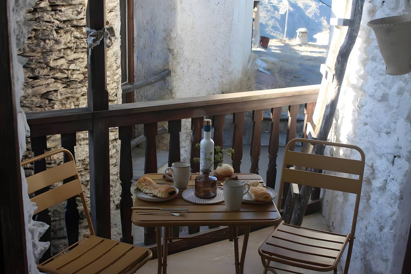 Maison de campagne « Santuario Atalbéitaca Five Senses » avec vue montagne, terrasse privée et Wi-Fi in Atalbeitar, La Taha