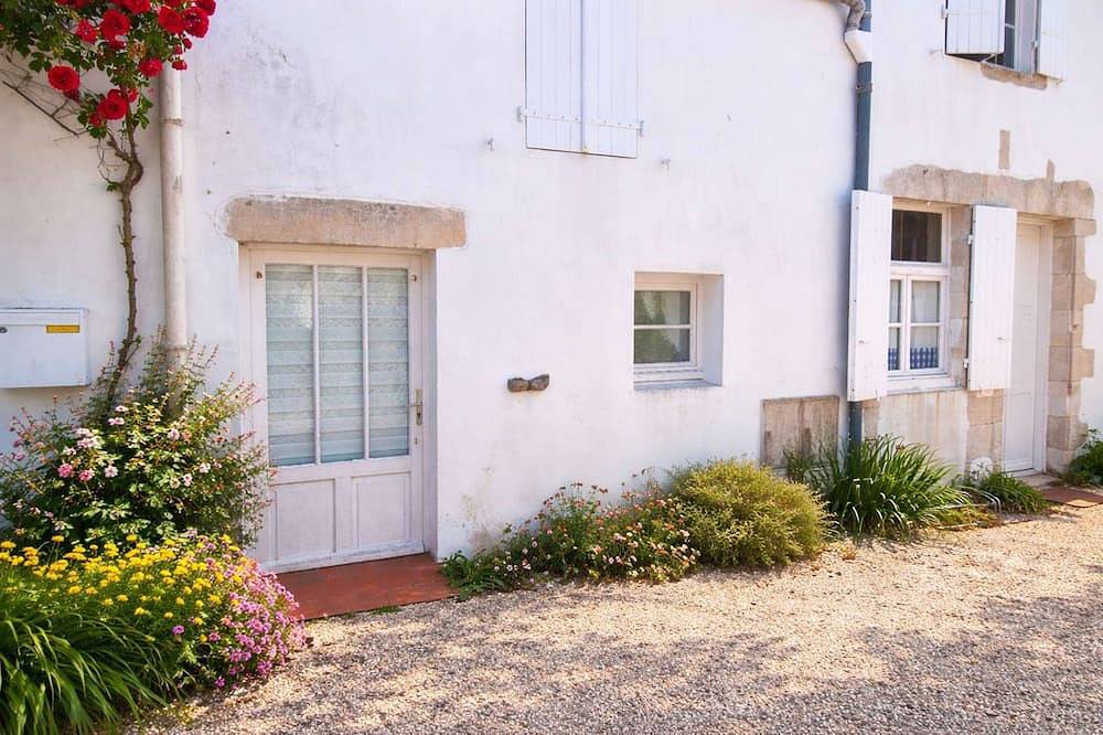 Pretty village house with its private courtyard in La Couarde-sur-Mer, Ile de Re