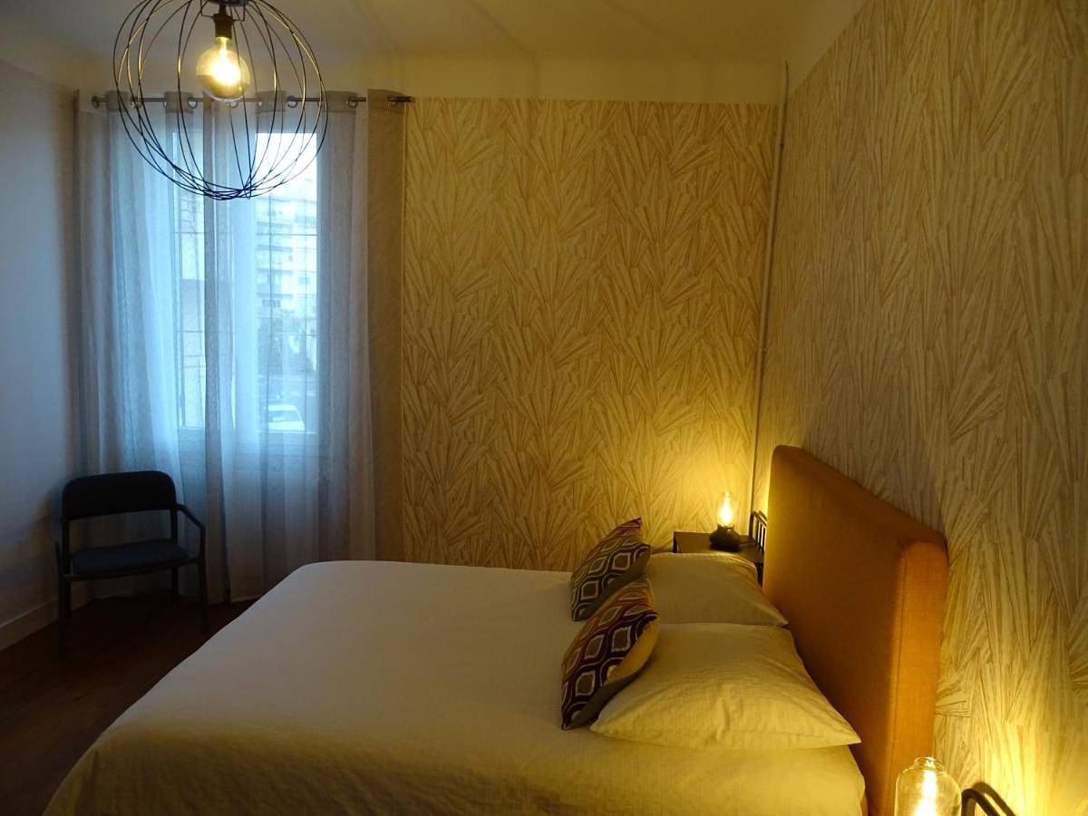 Double Room with Private External Bathroom in Dax, Région de Dax