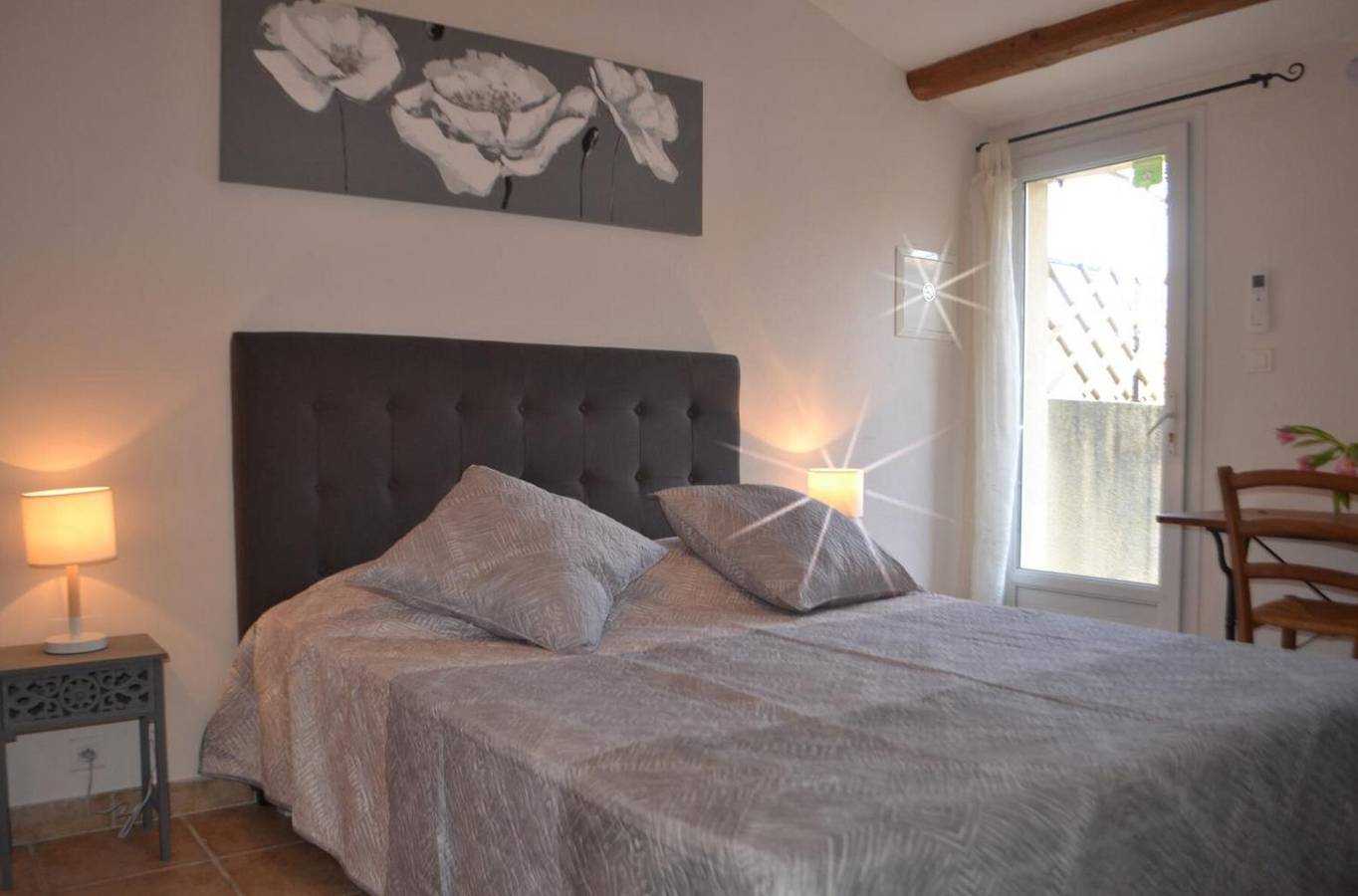 Habitación de huéspedes «Chambre Lilas» con piscina compartida, Wi-Fi y aire acondicionado in Pernes-les-Fontaines, Vaucluse
