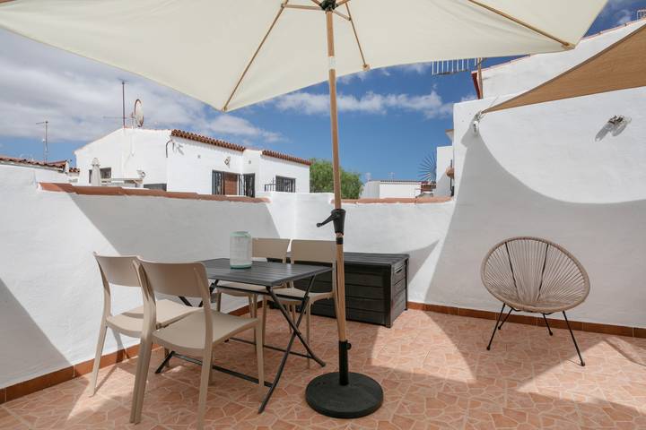 Apartamento entero, Vacaciones 'Steffi' con piscina compartida, Wi-Fi y aire acondicionado in Costa del Silencio, Arona 