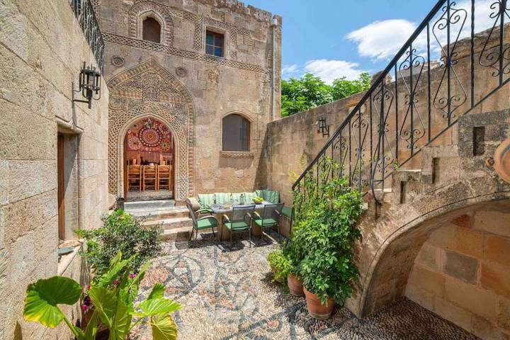 Villa für 7 Personen, mit Balkon und Terrasse sowie Garten und Ausblick in Lindos