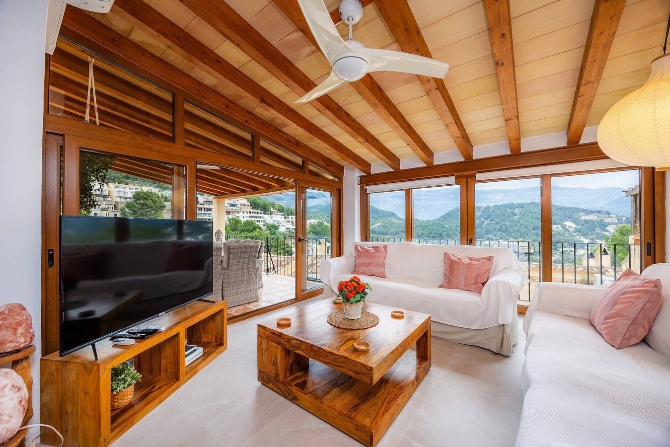 Entire apartment, Apartment 'Carla' with Mountain View, Wi-Fi and Air Conditioning in Port de Sóller, Sóller