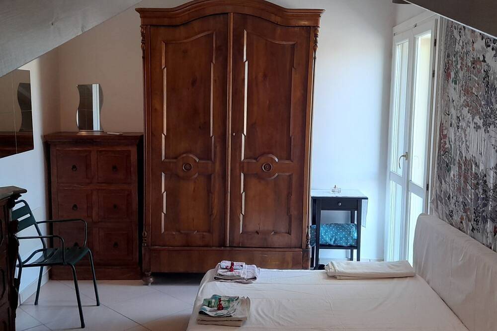 Wonderful large house for large groups 15' from the sea. Pets allowed. in Pinarella, Provincia de Ravenna