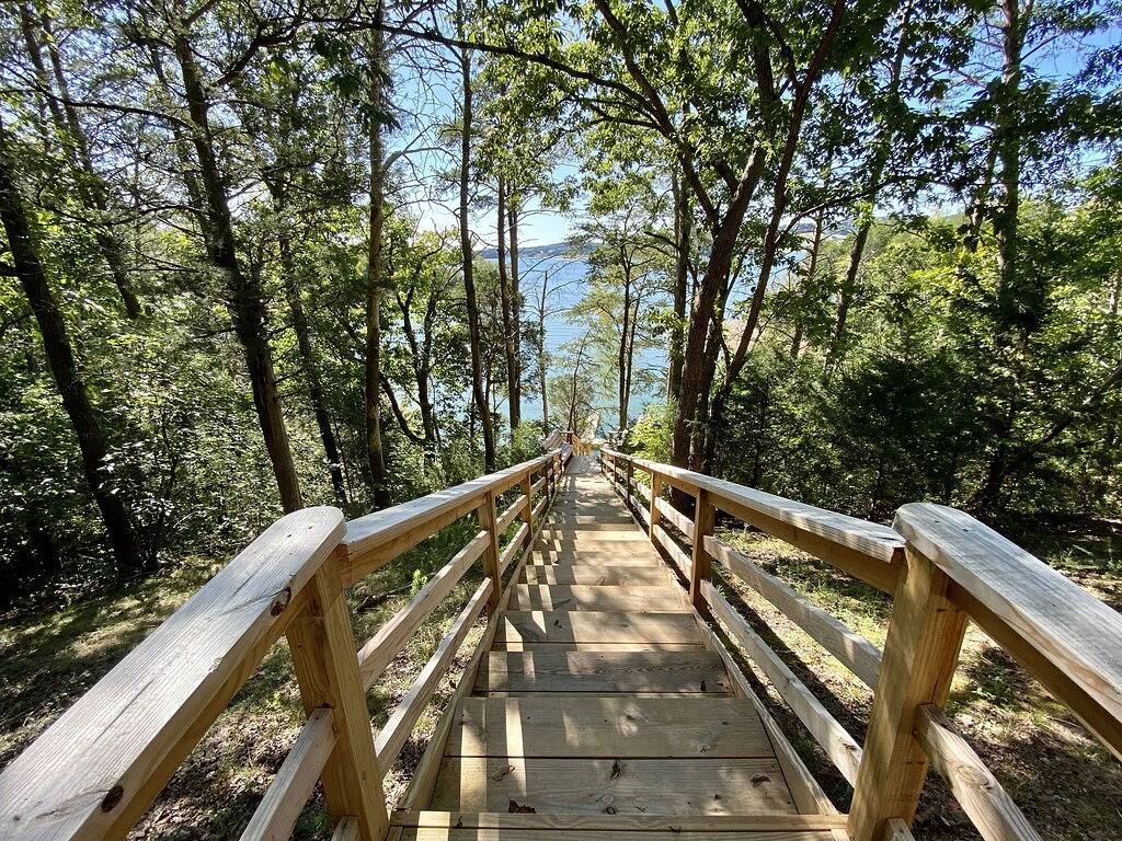 Luxus-Blockhütte und 70 Hektar am Douglas Lake in Douglas Lake