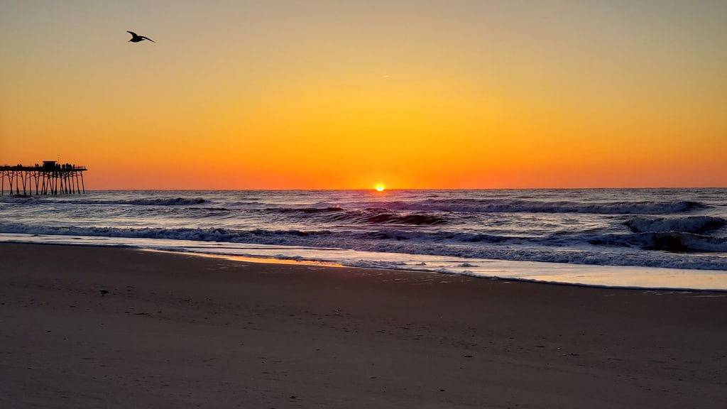 Dog Friendly, Fully Updated Kure Beach Cottage, 2 min. walk to the sand. in Kure Beach, Pleasure Island