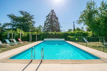 Gîte pour 16 personnes, avec piscine ainsi que vue et jardin, animaux acceptés à Chaunay