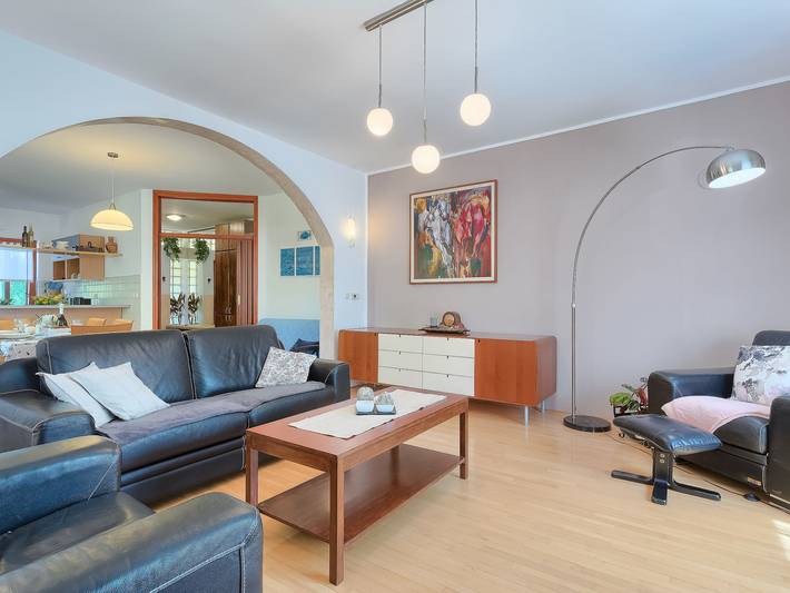 Ferienhaus für 6 Personen, mit Terrasse und Garten in Sisan - 3