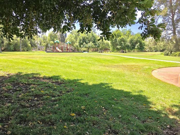 Villa for 5 people, with garden and balcony as well as hot tub and pool, with pets in Orange County