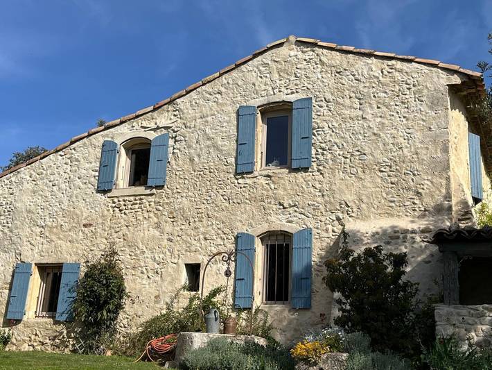 Gîte pour 2 personnes, avec piscine ainsi que jardin et terrasse