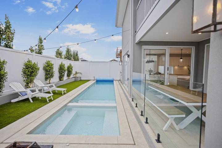 Villa für 10 Personen, mit Pool und Garten sowie Whirlpool in Victoria