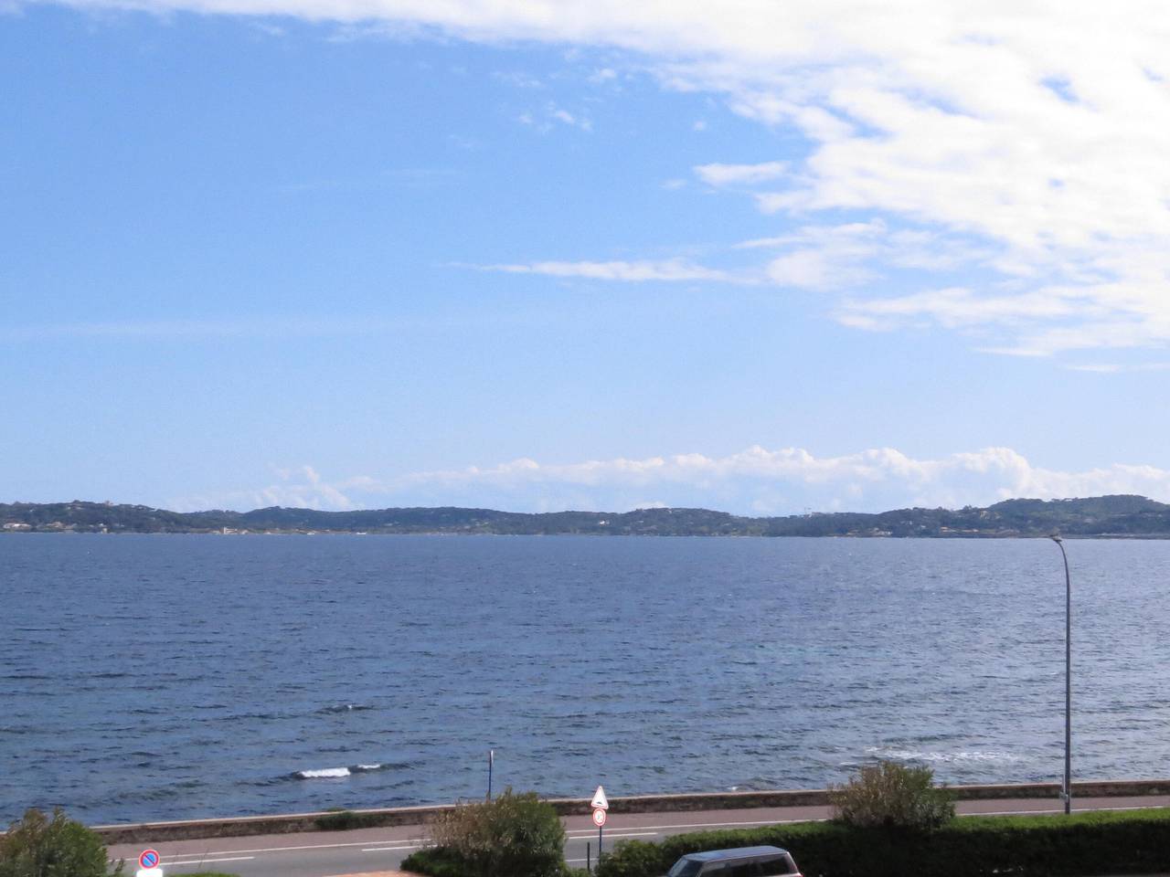 Apartamento entero, Apartamento climatizado de 2 habitaciones con vista al mar, centro ciudad de Sainte-Maxime, mascotas permitidas in Sainte-Maxime, Region de Draguignan