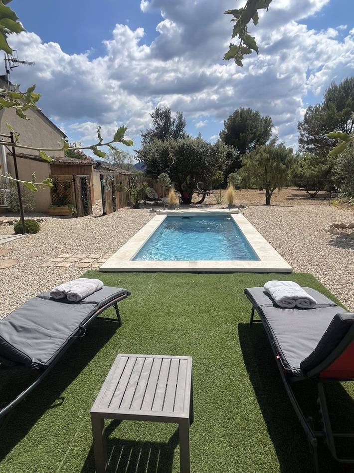 Gîte pour 2 personnes, avec terrasse ainsi que jardin et piscine dans le Vaucluse - 2