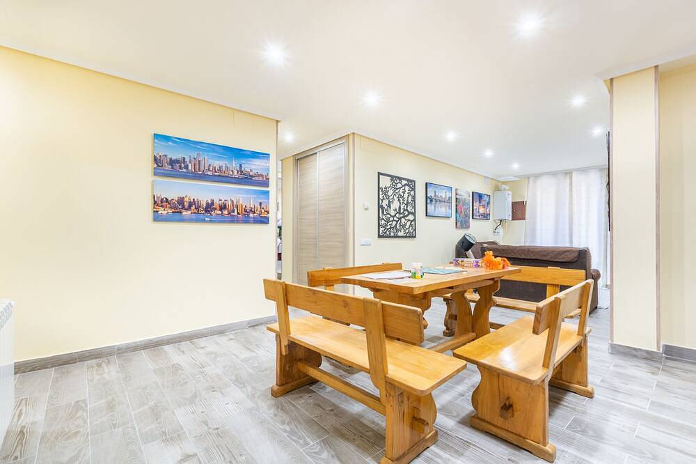 Entire apartment, Deluxe Apartment 3 Bedrooms Las Berzosas in Cercedilla, Puerto de Navacerrada