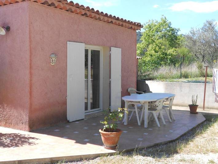 Location de vacances pour 4 personnes, avec vue ainsi que jardin et piscine à Néoules - 3