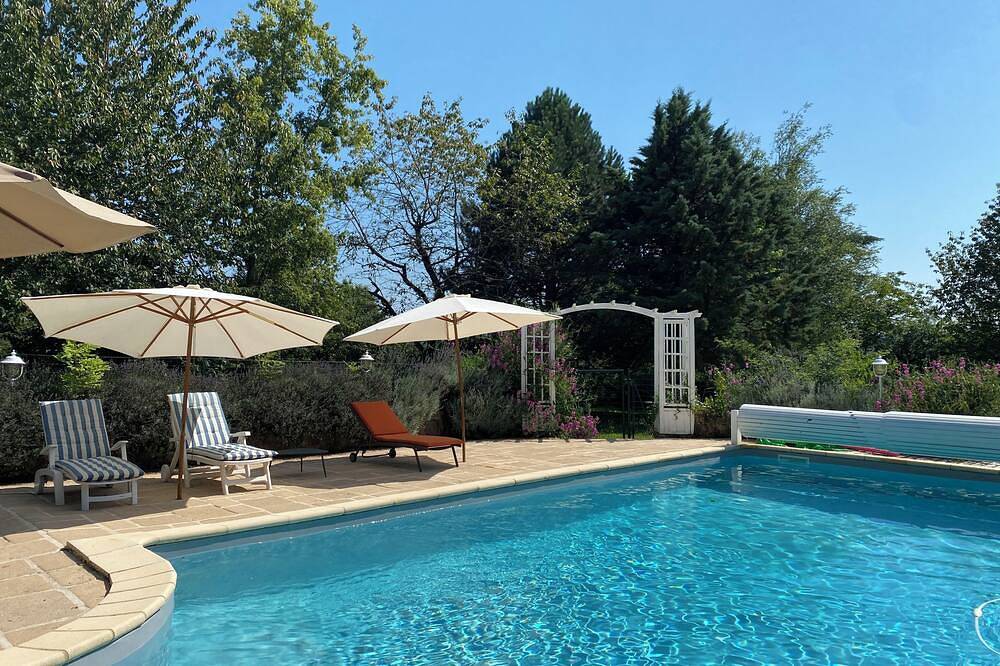 Maison familiale avec beaucoup de charme en Bourgogne entre Paris et Lyon. in Région de Montbard