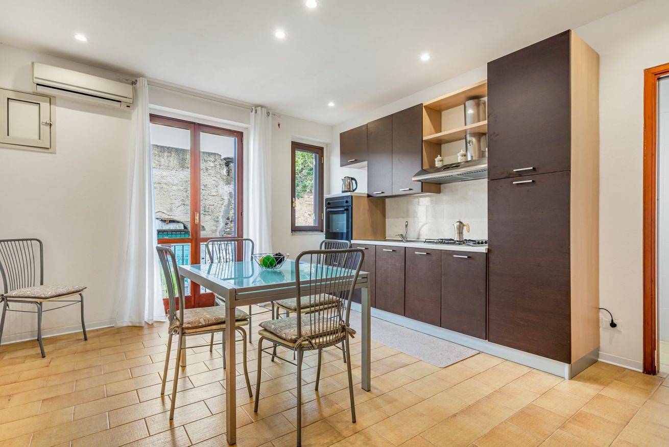 Appartamento intero, Guesthost - Cozy Beachfront Apartment in Taormina! in Giardini-Naxos, Provincia di Messina