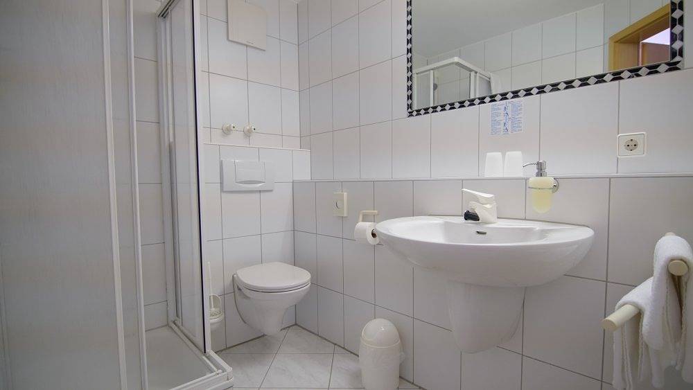 Landgasthaus Mindelsee - Einzelzimmer mit Dusche und Wc in Allensbach, Untersee