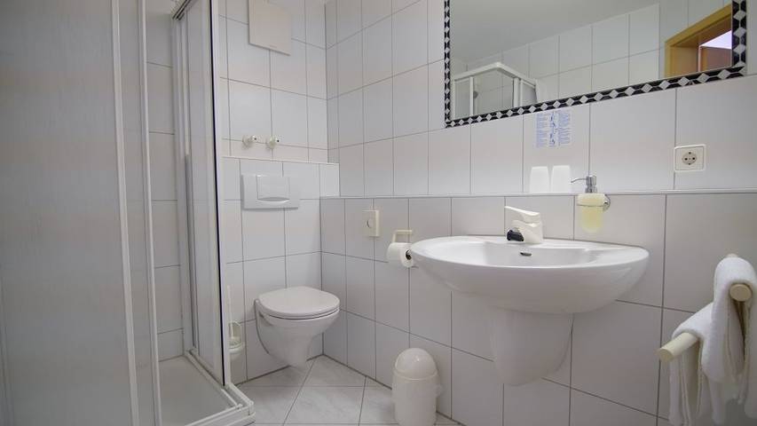 Landgasthaus Mindelsee - Einzelzimmer mit Dusche und Wc in Allensbach, Untersee