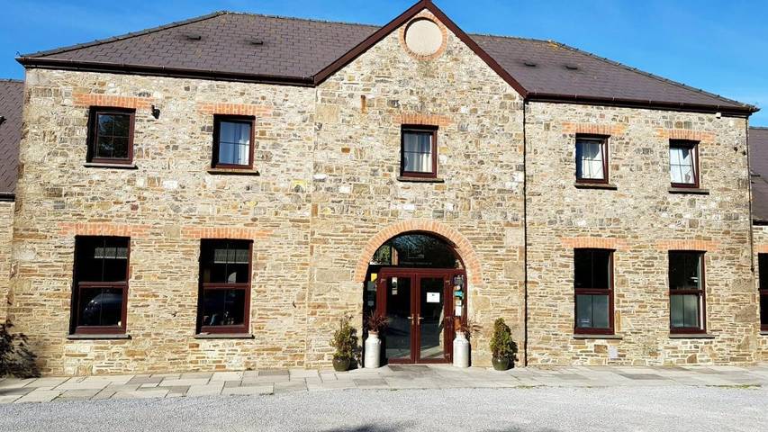 B&b for 4 people, with sauna and hot tub as well as garden and pool in Wales