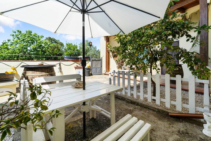 Entire apartment, Apartment '1' with Shared Garden and Air Conditioning in San Giovanni Suergiu, Sulcis Iglesiente