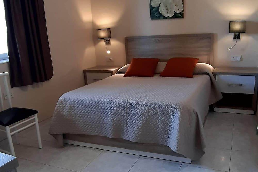 Uitstekende Apt accommodatie op een geweldige locatie met zwembad, Ac /wifi. in il-Mellieha, Mellieha