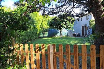 Gîte pour 2 personnes, avec jardin à Cadenet