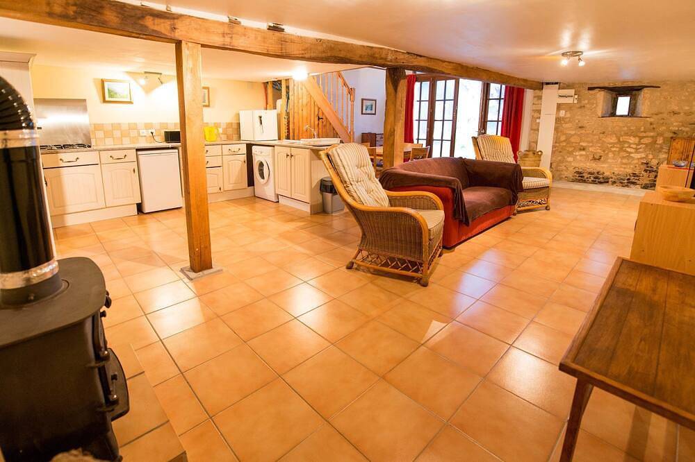 Grange rénovée avec piscine privée sur une ferme familiale en Charente. in Montjean (Charente), Charente