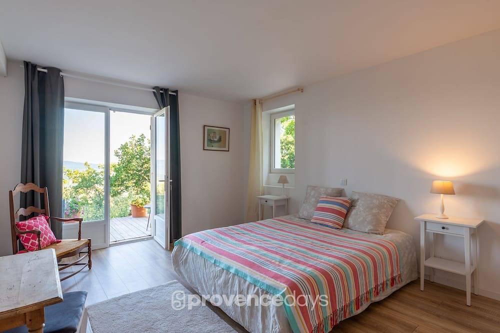Villa Murs - 3 bed Stone villa, views of Luberon valley, pool, walk to village. in Murs, Regionaler Naturpark Luberon