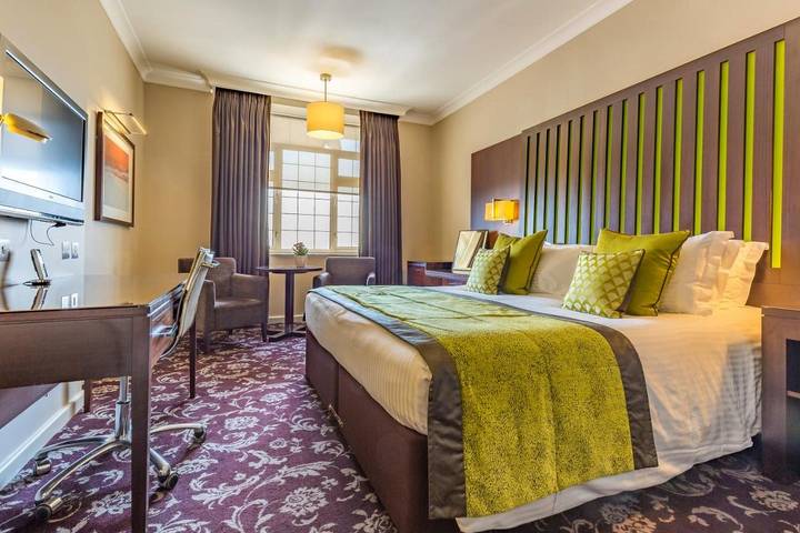 Hôtel pour 10 personnes, avec piscine et sauna ainsi que jacuzzi et terrasse dans Saint-Hélier - 2