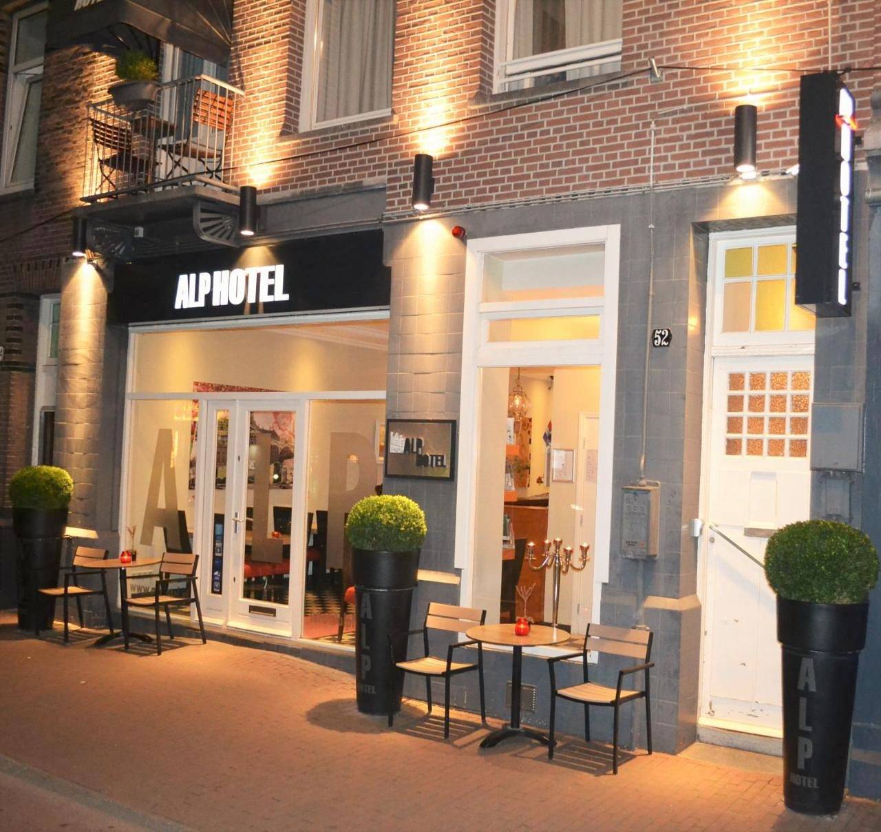 Alp Hotel in Amsterdam Oud-West, Nederlandse kust
