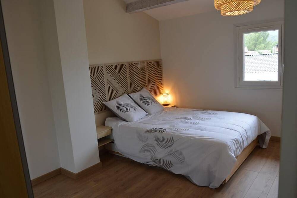 Villa 8 to 10 pers wifi Bbq Ok corral Beach near Toulon Marseille Aubagne in Cuges-les-Pins, Marseille region