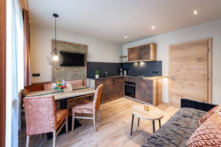 Ganze Wohnung, Ferienwohnung 'Mirabelle Pension Sankt Ursula' mit Bergblick, Gemeinschaftsterrasse und Wlan in Sant'Orsola, St. Leonhard in Passeier