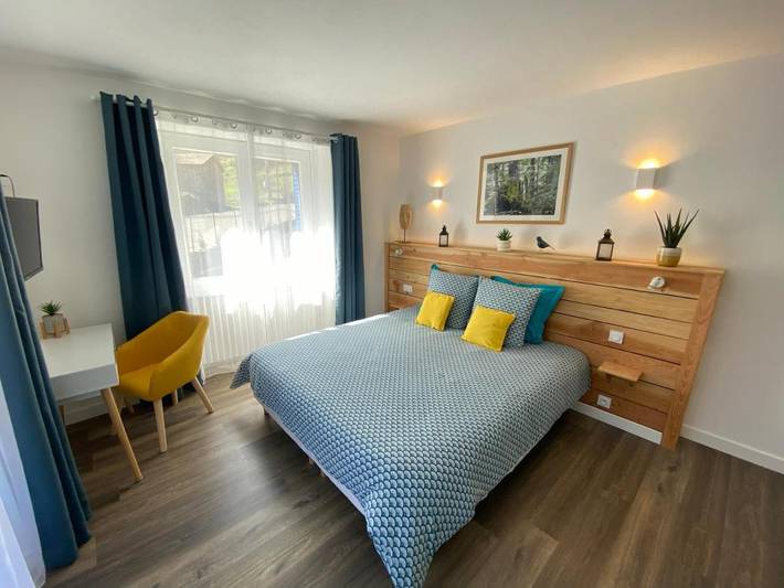 Location de vacances pour 8 personnes, avec vue et jardin à Marcols-les-Eaux