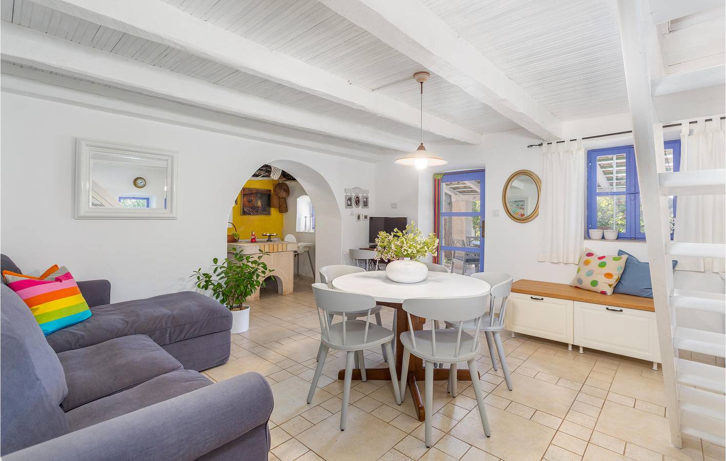 Reizende 2-Zimmer-Wohnung mit Pool, Terrasse und WLAN in Lošinj, Cres
