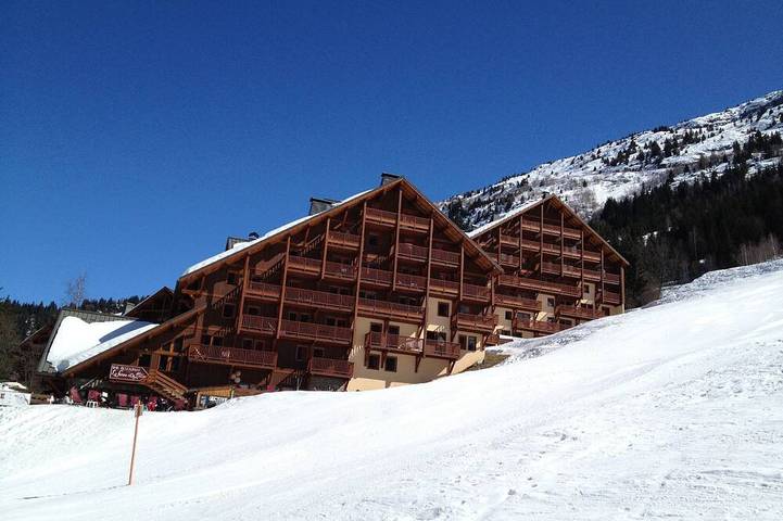 Chalet for 10 people, with pool and sauna as well as balcony - 1