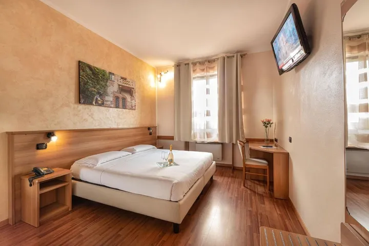 Hotel for 2 people, with terrace - 1