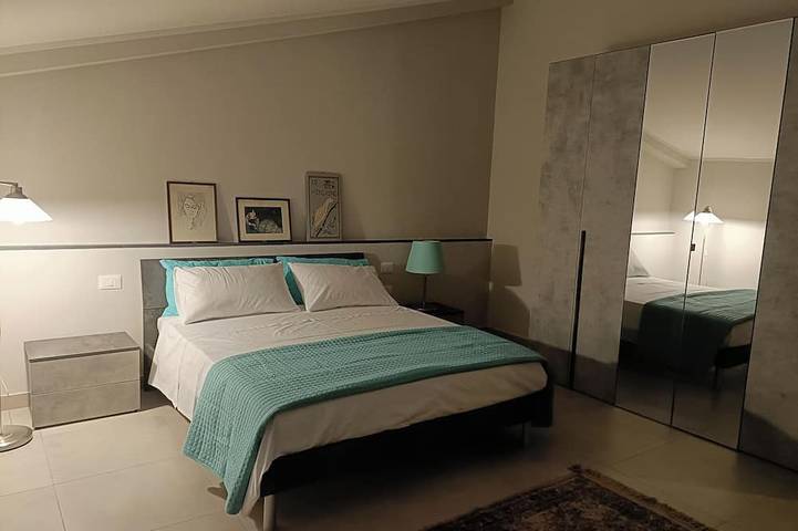 Entire apartment, A Pochi Passi Dalla Reggia di Caserta, Ampio e Luminoso in Caserta, Caserta Province